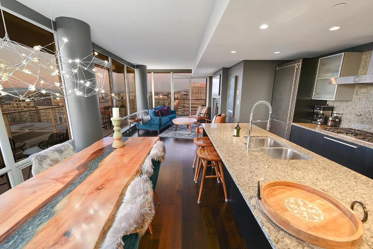 Luxury View Condo In Downtown Victoria Apartment